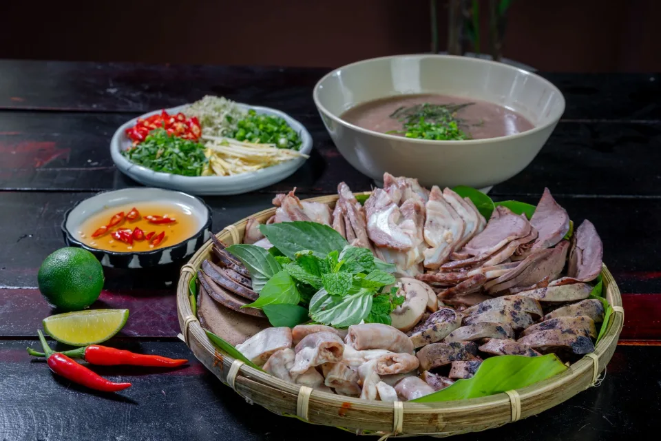 Bánh ngọt dùng kèm